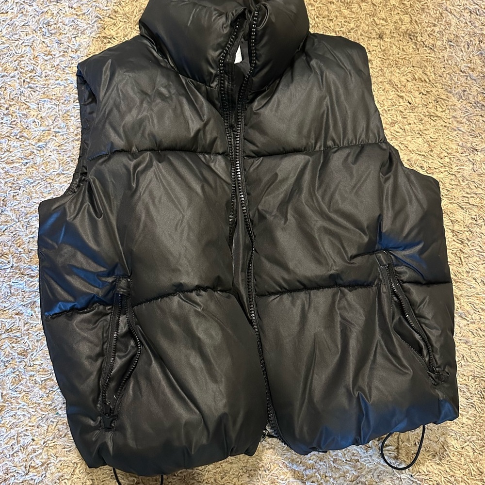Bundle - Puffer Vests - Picture 3 of 12